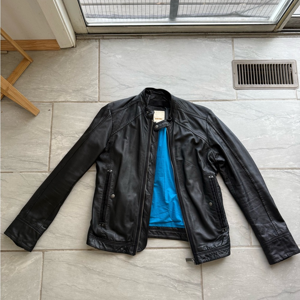 Diesel 100% soft sheep leather. Men’s size small.